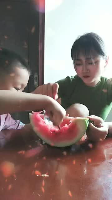 被偷拍吃瓜 第2张 被偷拍吃瓜 第2张