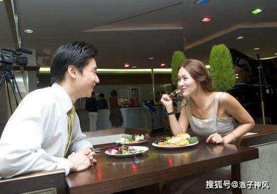 中老年相亲吃瓜,笑料百出，吃瓜群众围观