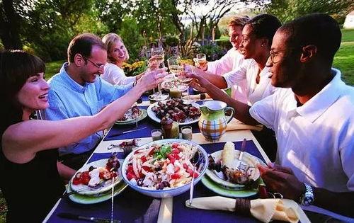 外出聚餐吃瓜视频,揭秘美食背后的趣味瞬间